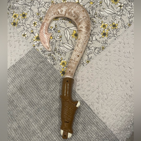 Moana Maui’s Hook Light Up Toy -  Great Halloween Prop! - Picture 1 of 6